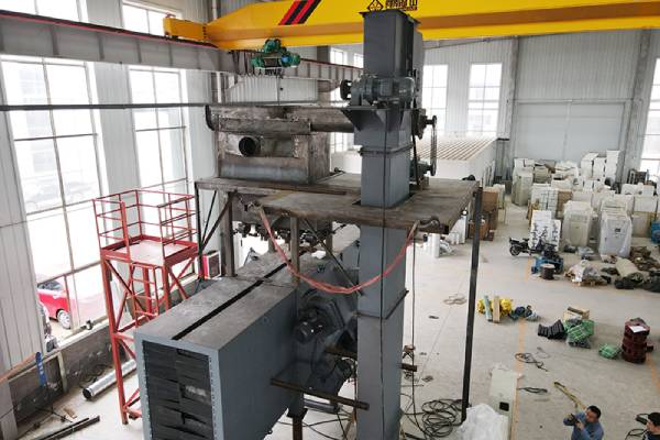 The catenary shot blasting machine for cleaning sheet metal welding parts is being tested