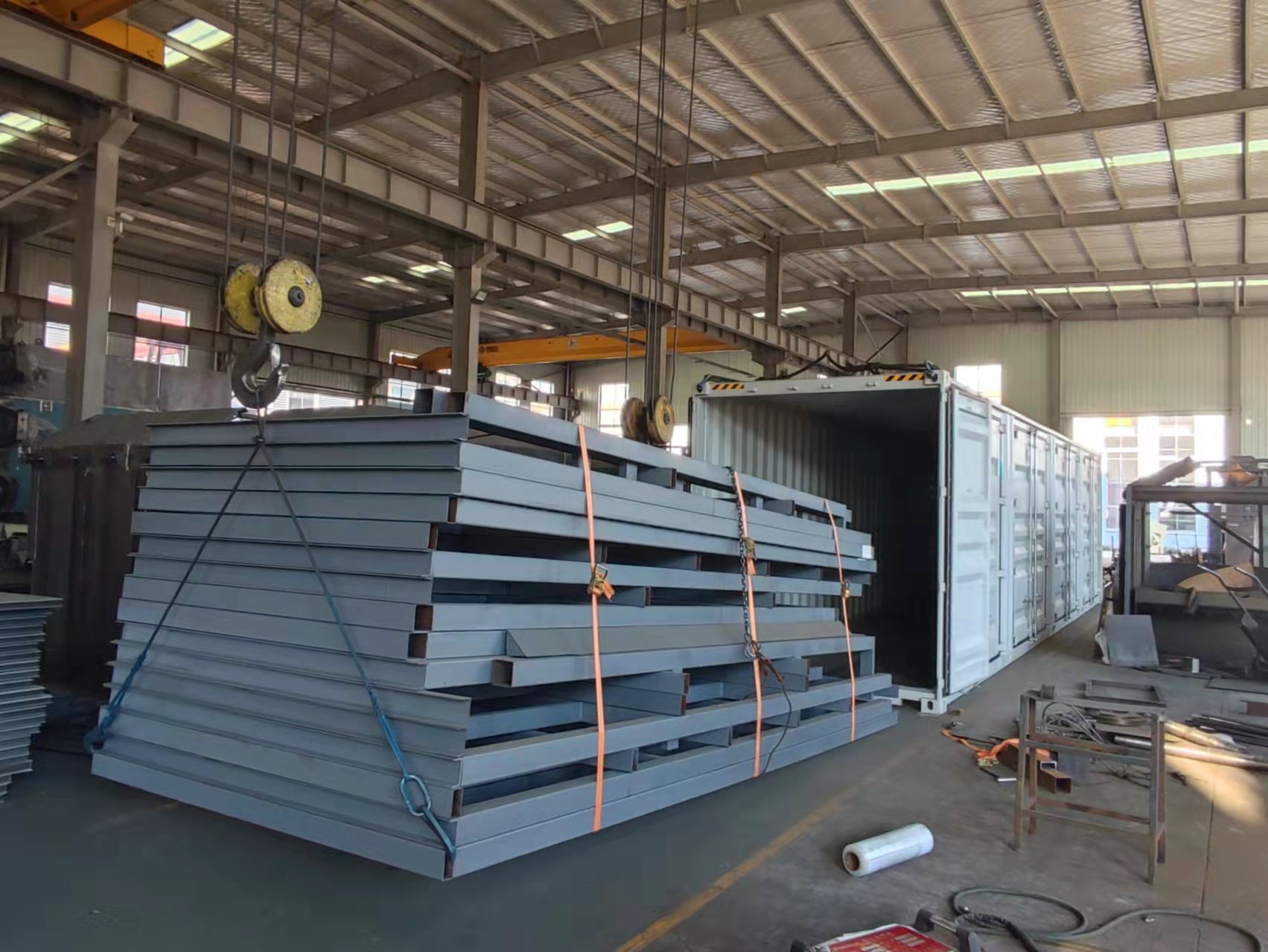 Application of sand blasting room