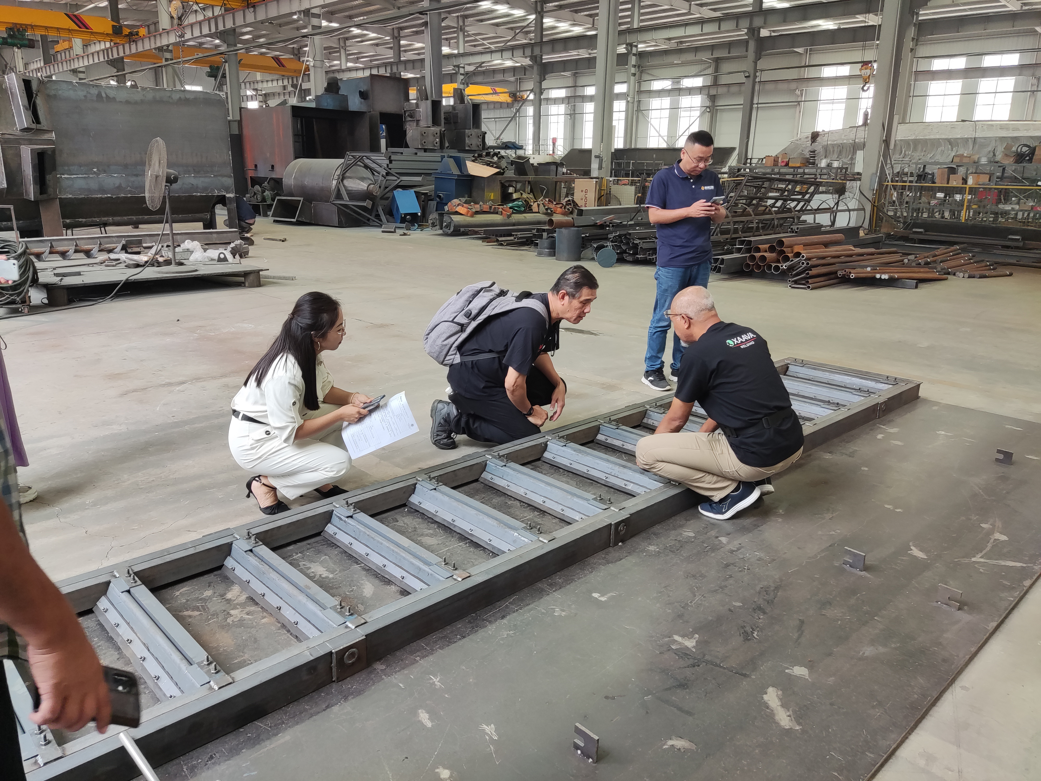 Indonesian customer comes to inspect the sandblasting room